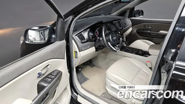 Kia Canival 2018 — фото 12