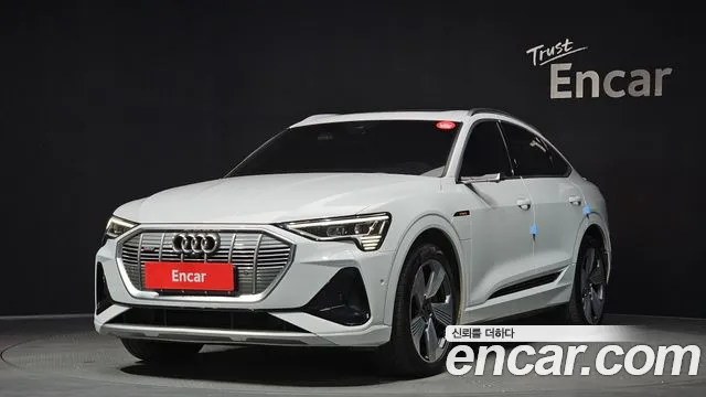 Audi e-tron 2022 — фото 1