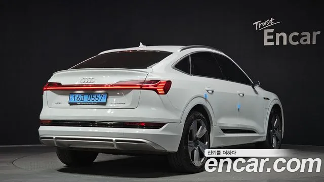 Audi e-tron 2022 — фото 2