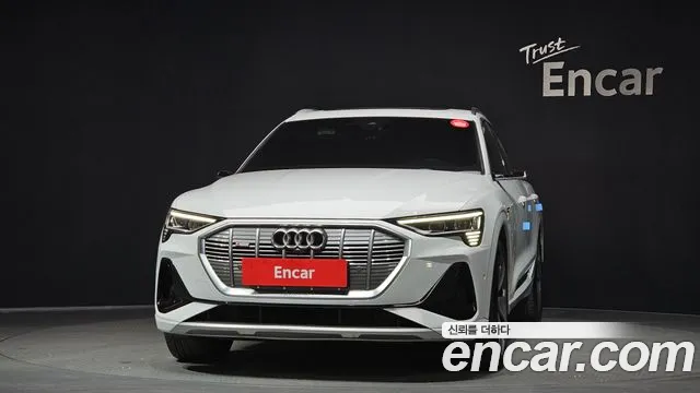 Audi e-tron 2022 — фото 3