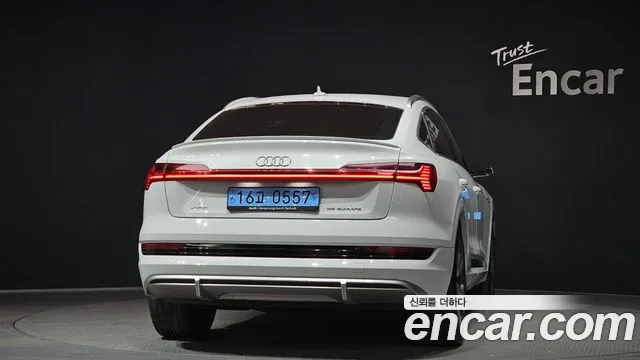 Audi e-tron 2022 — фото 4