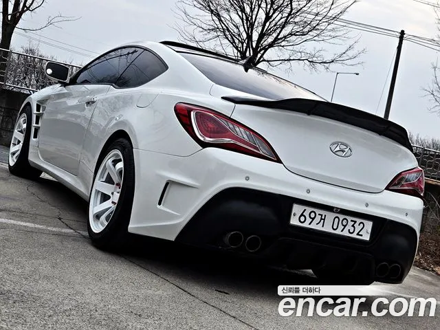 Hyundai Genesis 2011 — фото 1