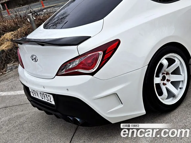 Hyundai Genesis 2011 — фото 16