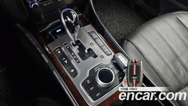 Hyundai Equus 2012 — фото 9