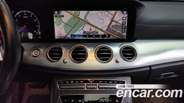 Mercedes-Benz E-Class 2021 — фото 14