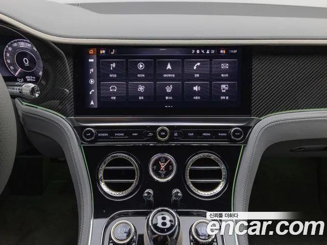 Bentley Continental 2025 — фото 11