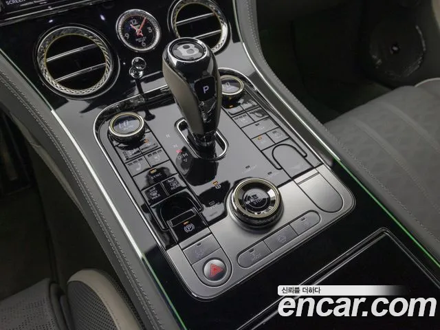 Bentley Continental 2025 — фото 15