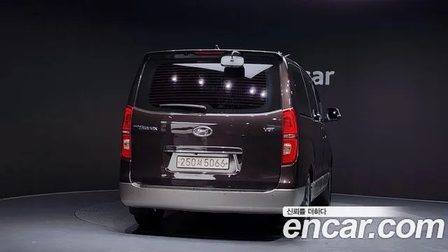 Hyundai Starex 2019 — фото 4