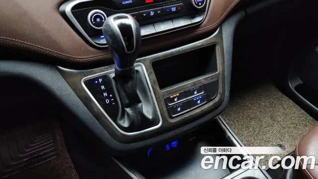 Hyundai Starex 2019 — фото 9