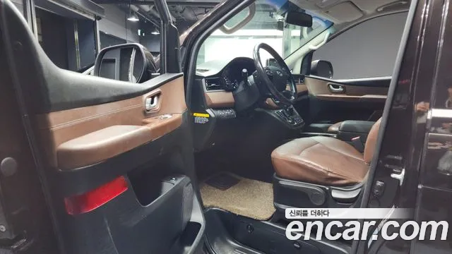 Hyundai Starex 2019 — фото 10