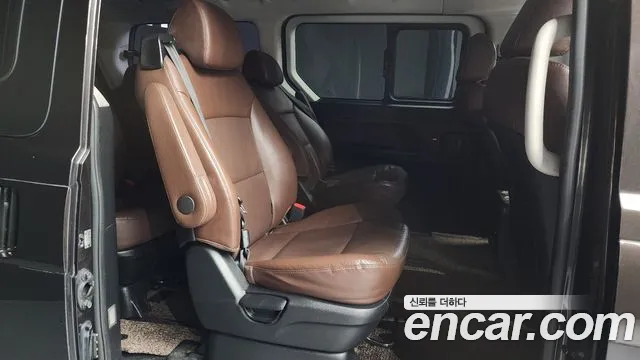 Hyundai Starex 2019 — фото 12