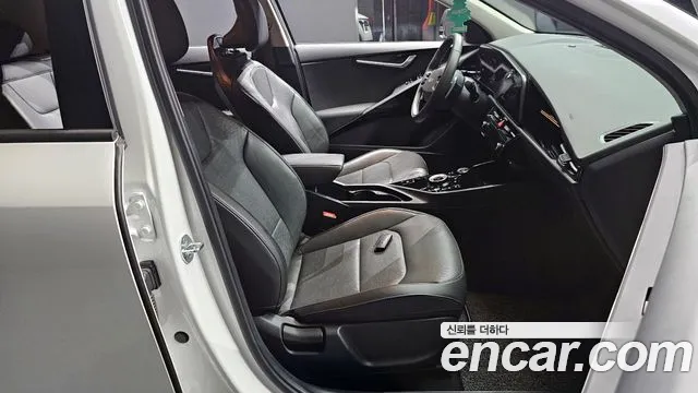 Kia Niro 2022 — фото 10