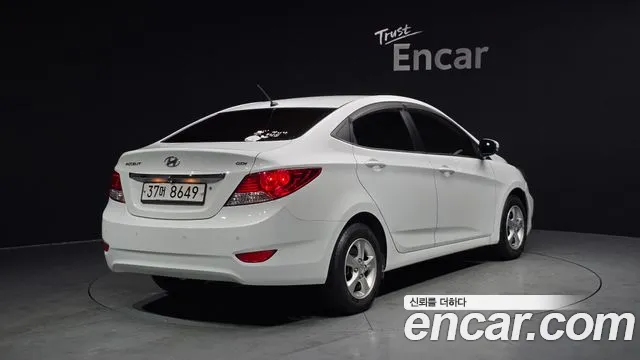 Hyundai Accent 2011 — фото 2