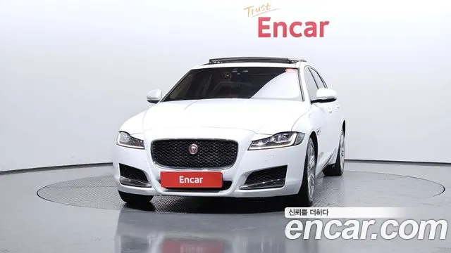 Jaguar XF 2017 — фото 3