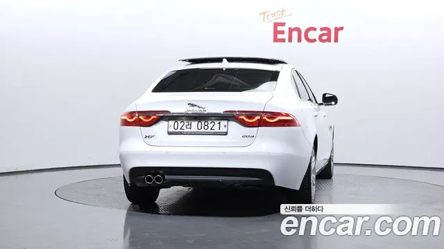 Jaguar XF 2017 — фото 4