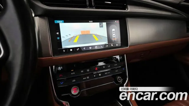 Jaguar XF 2017 — фото 15
