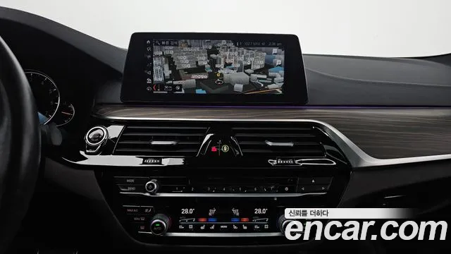 BMW 5-Series 2018 — фото 14