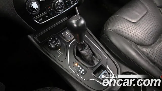 Jeep Cherokee 2019 — фото 9