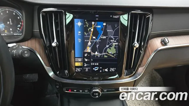 Volvo V60 2022 — фото 14