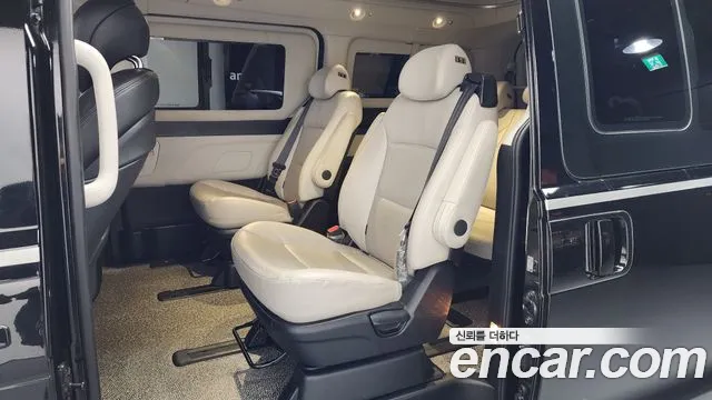 Hyundai Starex 2019 — фото 12