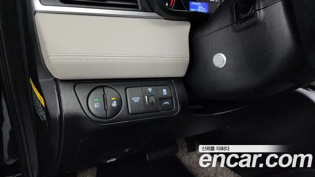 Hyundai Starex 2019 — фото 16