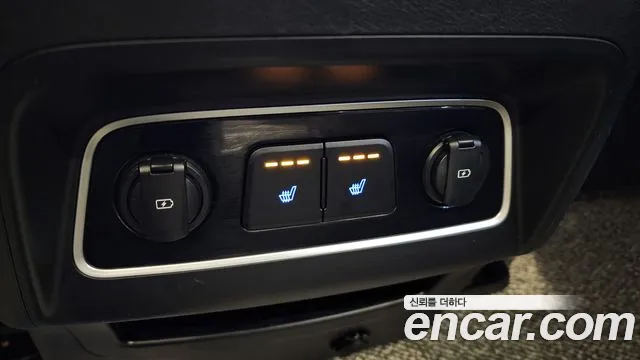 Hyundai Starex 2019 — фото 17