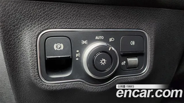 Mercedes-Benz GLB-Class 2023 — фото 14