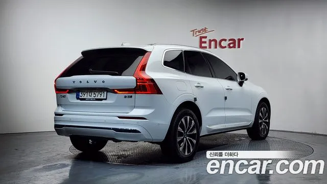 Volvo XC60 2023 — фото 2