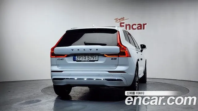 Volvo XC60 2023 — фото 4