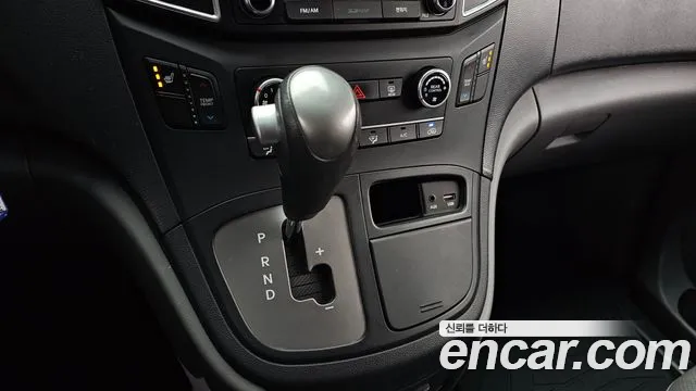 Hyundai Starex 2017 — фото 9