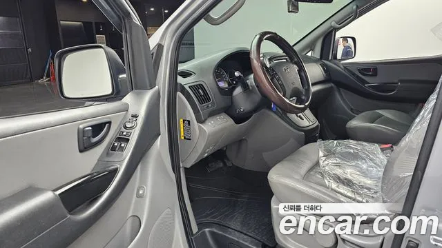 Hyundai Starex 2017 — фото 11