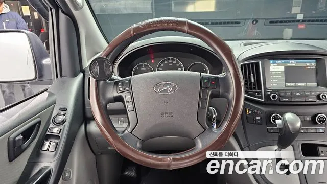 Hyundai Starex 2017 — фото 13