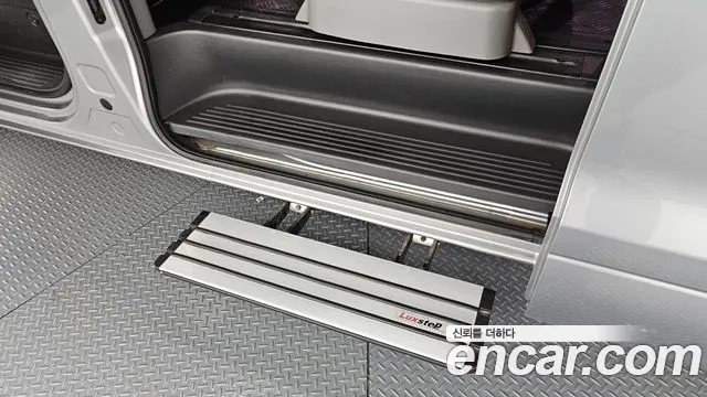 Hyundai Starex 2017 — фото 18