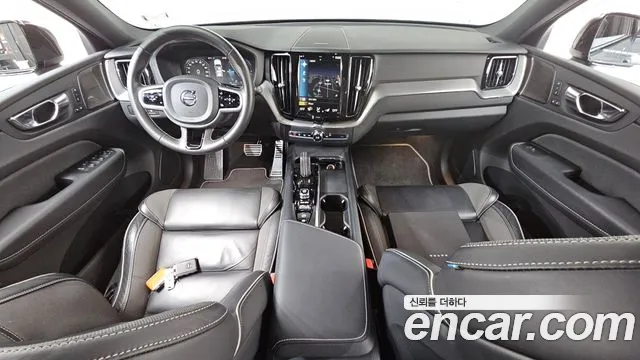 Volvo XC60 2021 — фото 7