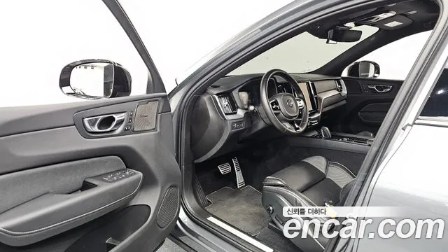 Volvo XC60 2021 — фото 10
