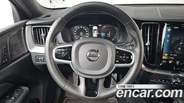 Volvo XC60 2021 — фото 13