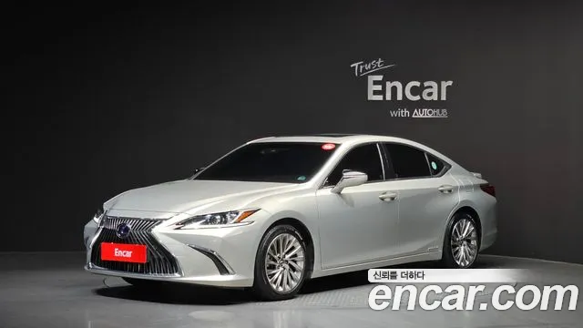 Lexus ES 2020 — фото 1