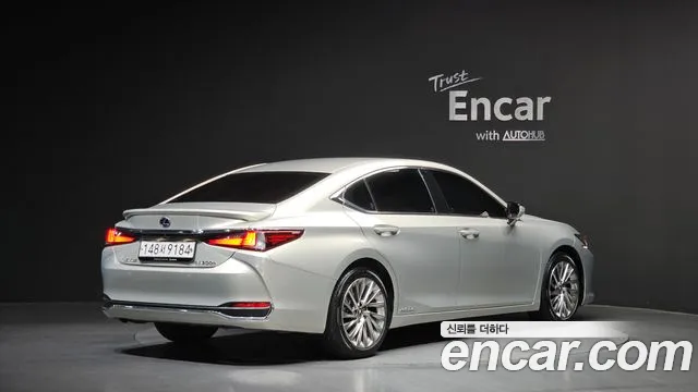 Lexus ES 2020 — фото 2