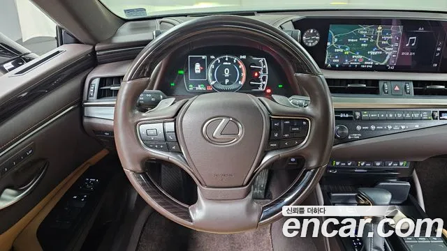 Lexus ES 2020 — фото 13
