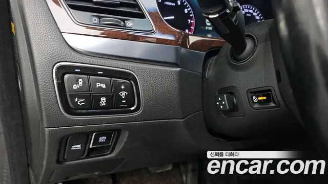 Hyundai Equus 2014 — фото 16