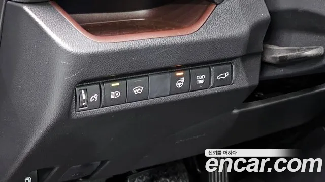 Toyota RAV4 2023 — фото 16