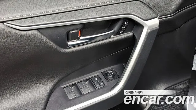 Toyota RAV4 2023 — фото 19