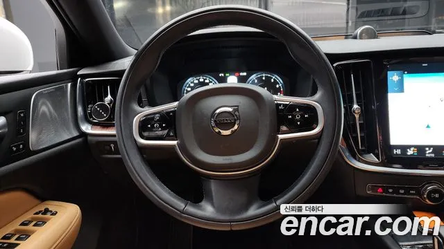 Volvo V60 2021 — фото 13