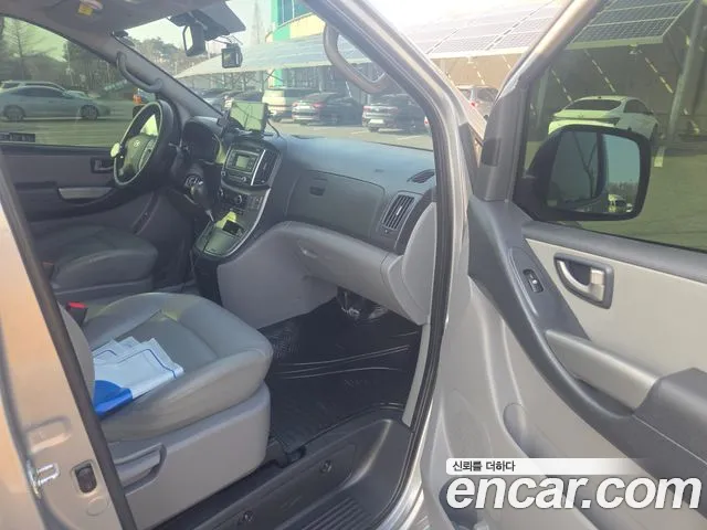 Hyundai Starex 2016 — фото 11