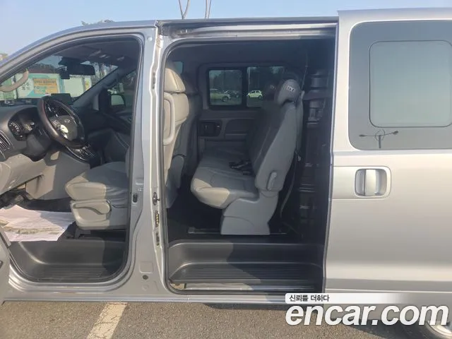 Hyundai Starex 2016 — фото 12