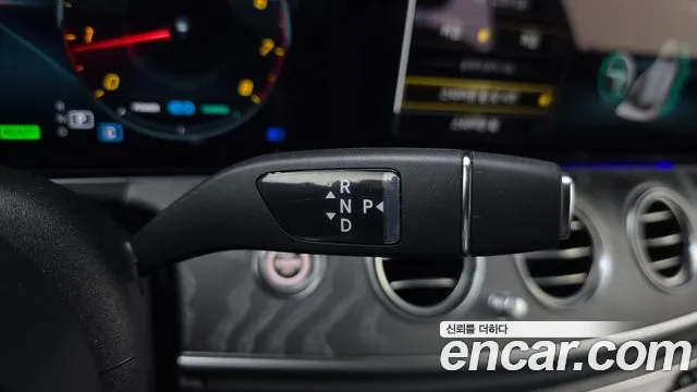 Mercedes-Benz E-Class 2023 — фото 9