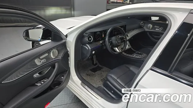 Mercedes-Benz E-Class 2023 — фото 10