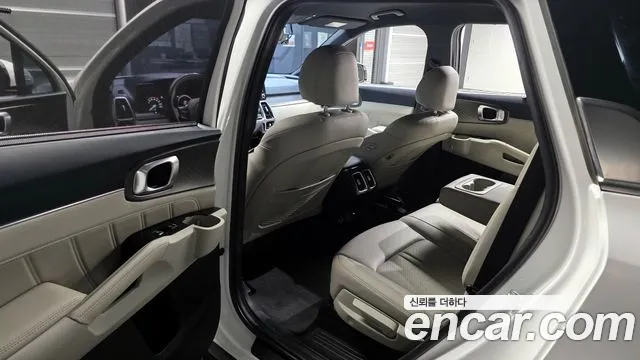 Kia Sorento 2023 — фото 11