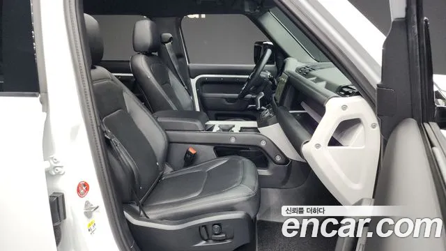 Land Rover Defender 2025 — фото 12