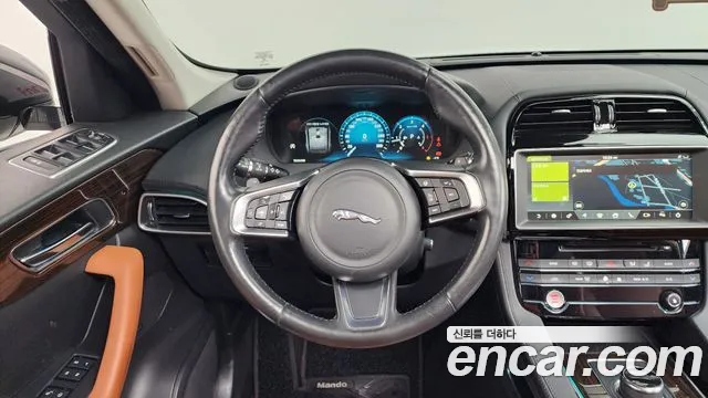 Jaguar F-PACE 2018 — фото 13